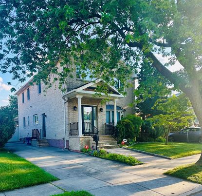 Exterior, Facade, Brick Facade, American Foursquare