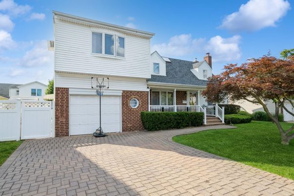 Attached, Exterior, Facade, Brick Facade, Cape Cod