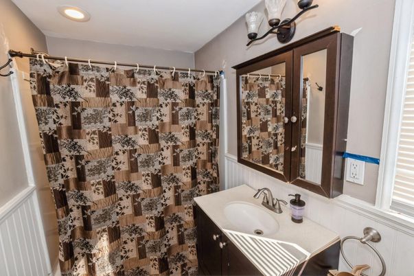 Bathroom, Interior, Recessed Lighting