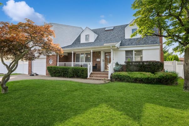 Attached, Exterior, Facade, Brick Facade, Cape Cod