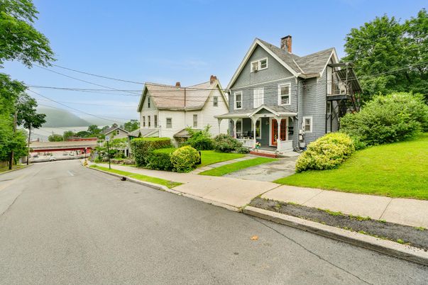 Exterior, Facade, Queen Anne Victorian