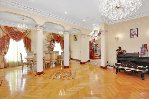 Chandelier, Dining room, Interior, Piano, Recessed Lighting, Wood Texture Flooring