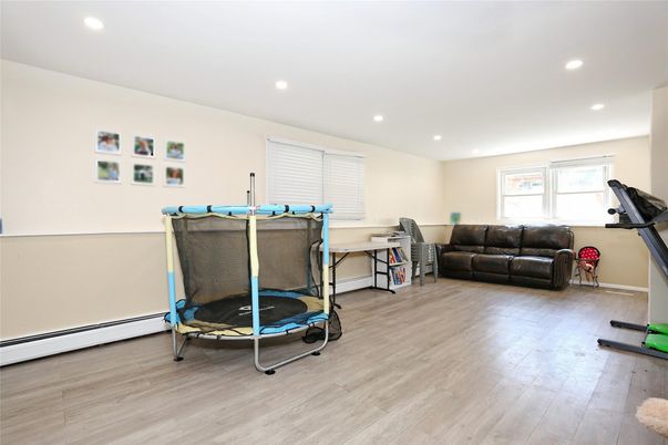 Fitness Equipment, Interior, Recessed Lighting, Wood Texture Flooring