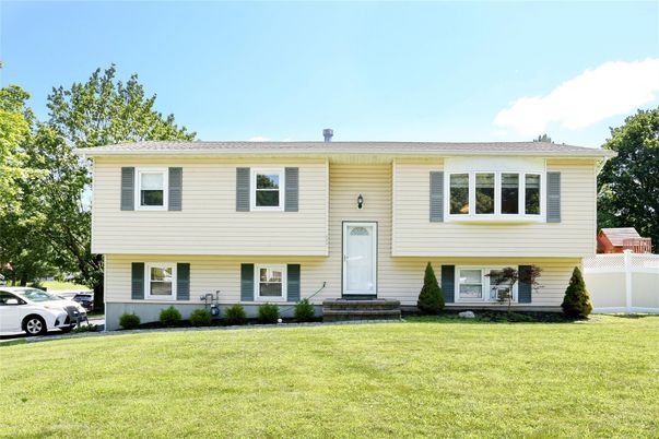Exterior, Facade, Raised Ranch