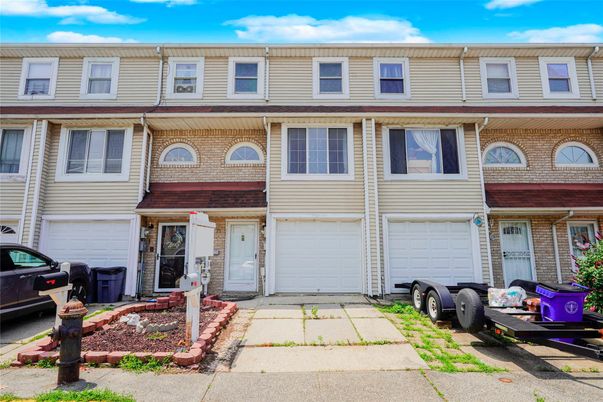 Attached, Exterior, Facade, Brick Facade, Rowhouse