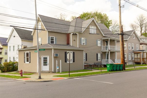 Exterior, Facade, Queen Anne Victorian