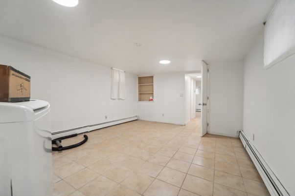 Empty room, Interior, Recessed Lighting, Washer
