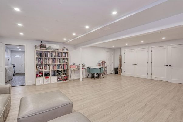 Interior, Recessed Lighting, Wood Texture Flooring