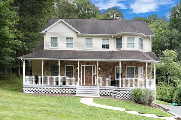Exterior, Facade, Farmhouse