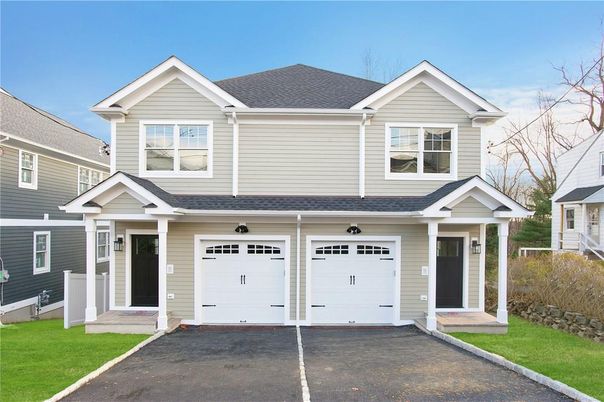 Attached, Exterior, Facade, American Craftsman