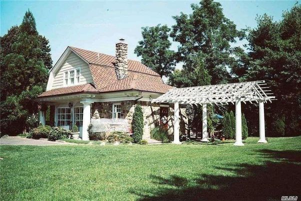 Backyard, Exterior, Facade, Queen Anne Victorian