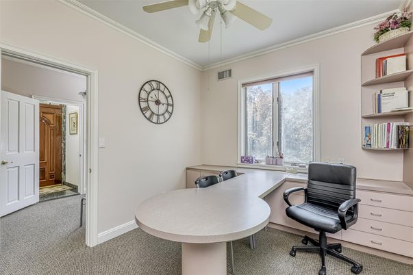 Home Office, Interior