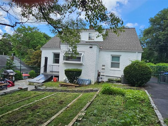Exterior, Facade, Cape Cod