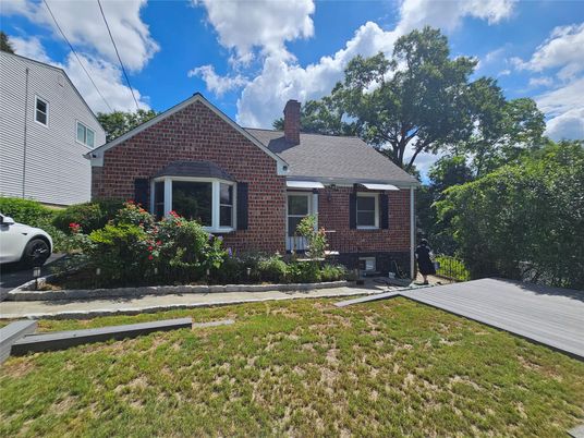 Exterior, Facade, Brick Facade, Cape Cod