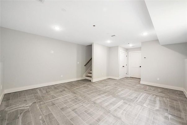 Empty room, Interior, Recessed Lighting