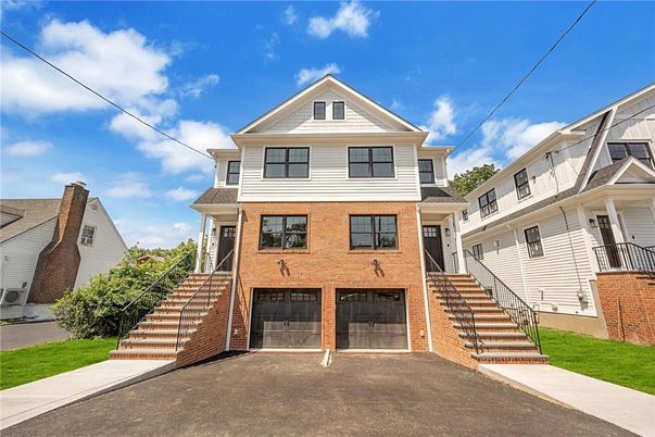 Attached, Exterior, Facade, Brick Facade, Queen Anne Victorian