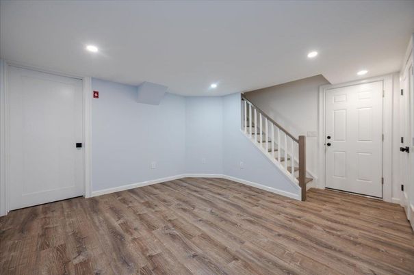 Empty room, Interior, Recessed Lighting, Wood Texture Flooring