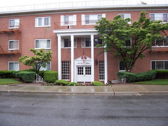 Exterior, Facade, Brick Facade, Georgian