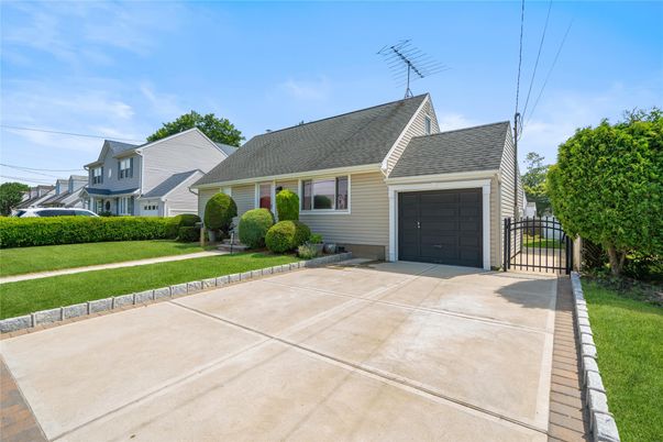 Attached, Exterior, Facade, Cape Cod