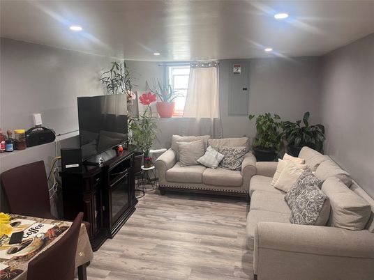 Interior, Living room, Recessed Lighting, Wood Texture Flooring