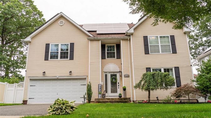 Attached, Exterior, Facade, Solar Panels, Rowhouse
