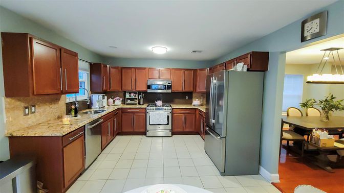 Dining room, Interior, Kitchen, Pendant Lights, Stainless Steel Appliances