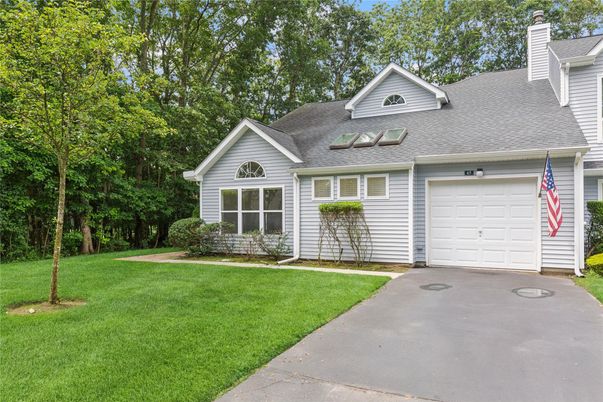 Attached, Exterior, Facade, Cape Cod