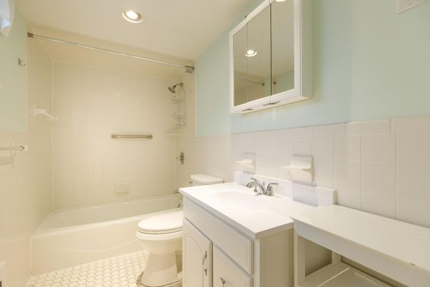Bathroom, Interior, Recessed Lighting
