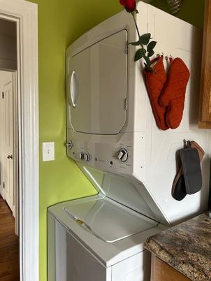 Interior, Utility Closets, Washer, Wood Texture Flooring