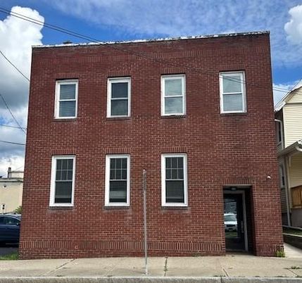Exterior, Facade, Brick Facade, Rowhouse