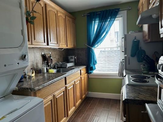 Interior, Kitchen, Washer, Wood Texture Flooring