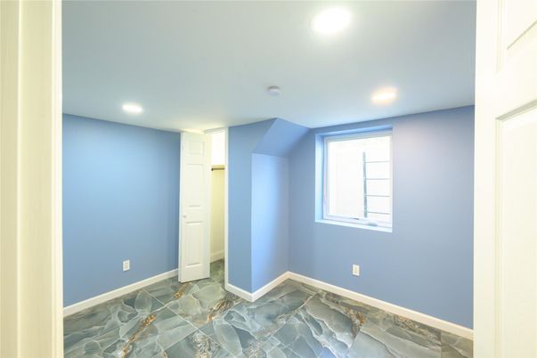 Empty room, Interior, Recessed Lighting