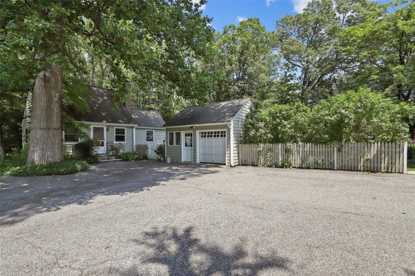 Detached Garage, Exterior