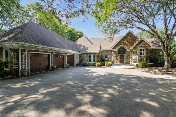 Attached, Exterior, Facade, Cape Cod