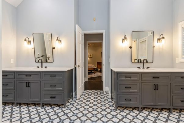 Bathroom, Dual Sink Vanities, Interior