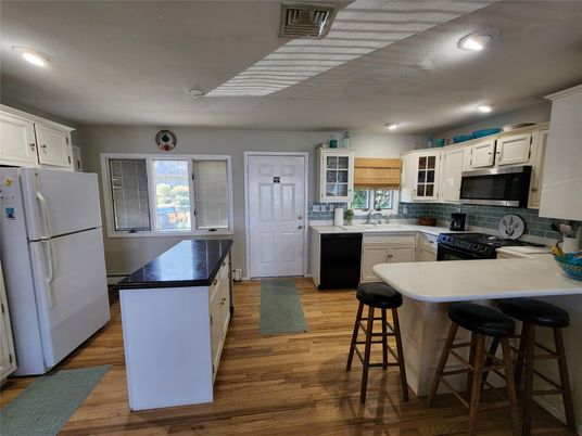 Interior, Kitchen, Recessed Lighting, Wood Texture Flooring