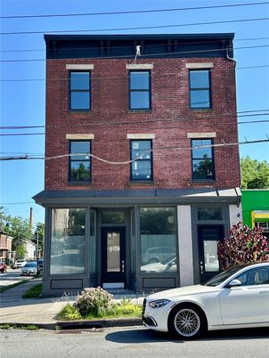 Exterior, Facade, Brick Facade, Rowhouse