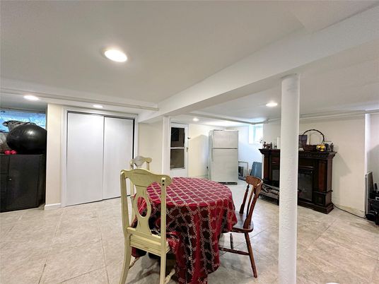 Dining room, Interior, Recessed Lighting