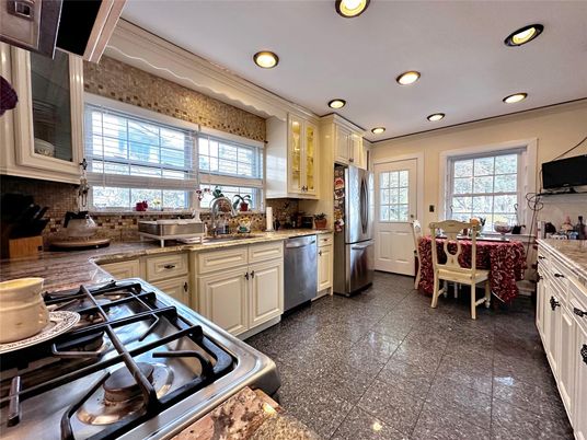 Dining room, Interior, Kitchen, Recessed Lighting, Stainless Steel Appliances