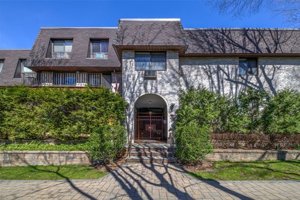Exterior, Facade, Brick Facade, French Provincial