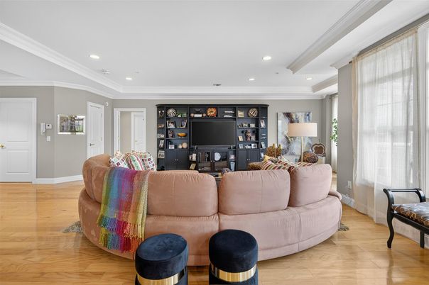 Interior, Living room, Recessed Lighting, Wood Texture Flooring