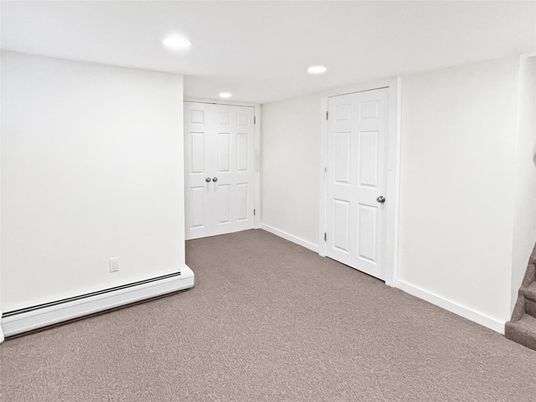Empty room, Interior, Recessed Lighting