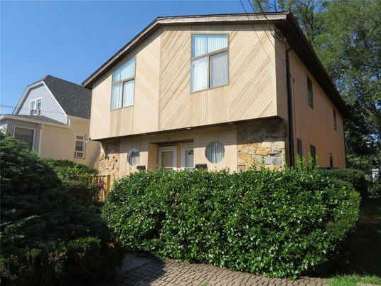 Exterior, Facade, Farmhouse