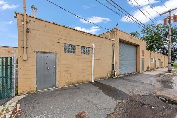 Detached Garage, Exterior
