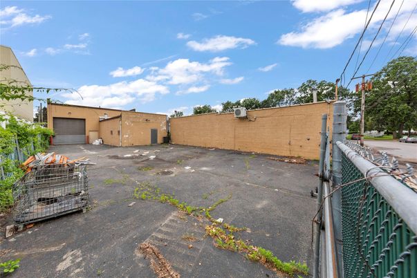 Detached Garage, Exterior