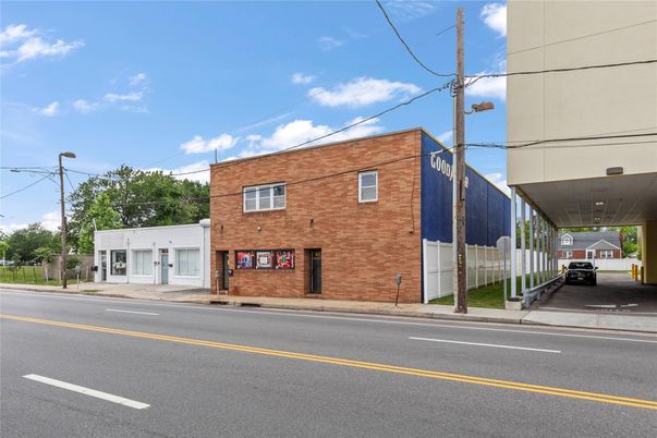 Exterior, Facade, Brick Facade, Modern