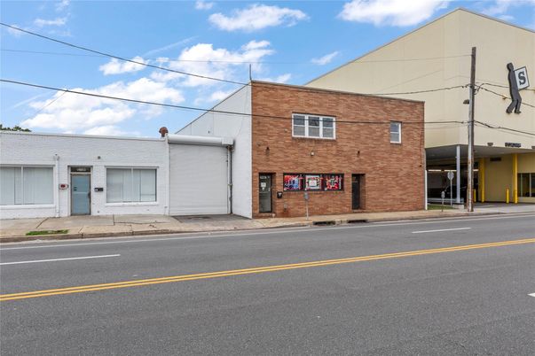 Exterior, Facade, Brick Facade, Rowhouse