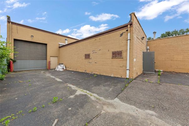 Detached Garage, Exterior
