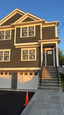 Attached, Exterior, Facade, Rowhouse