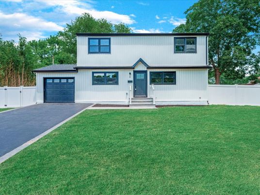 Attached, Exterior, Facade, Modern